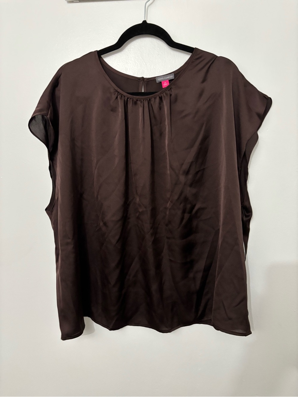 Vince Camuto Dark Brown Satin Cap Sleeve Blouse 2x. Great for layering PTP 27”
